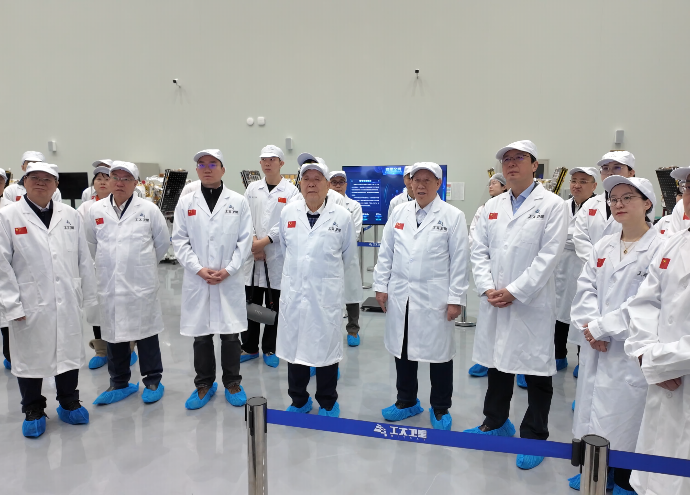国家最高科学技术奖获得者李德仁院士一行调研瓦力游戏